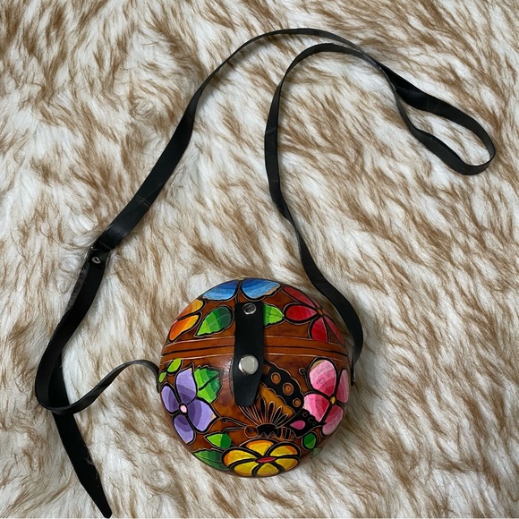 Carved coconut purse - Picture 1 of 6